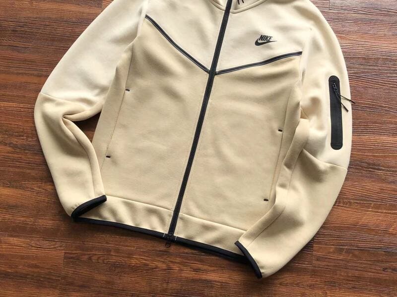 Conjunto Nike Tech Fleece Creme