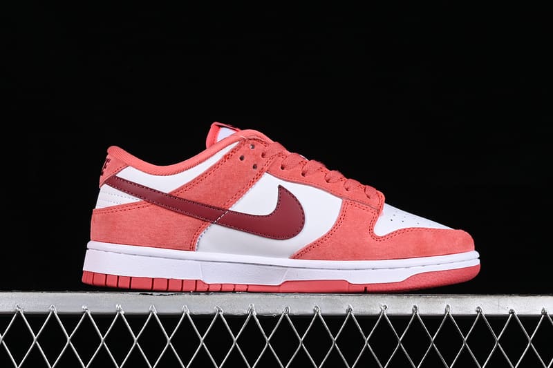 Nike SB Dunk Low ‘Valentines Day’ (2024)