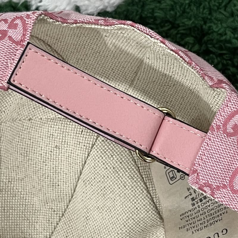 Boné Gucci Canvas GG Rosa