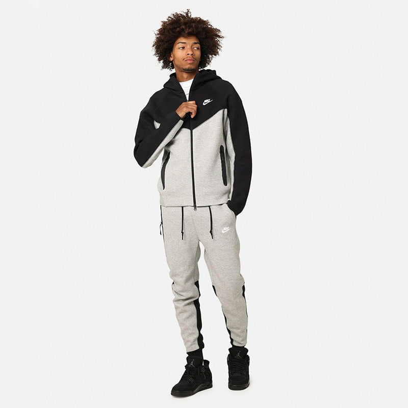 Conjunto Nike Tech Fleece Cinza/Preto 2023 (New Season)