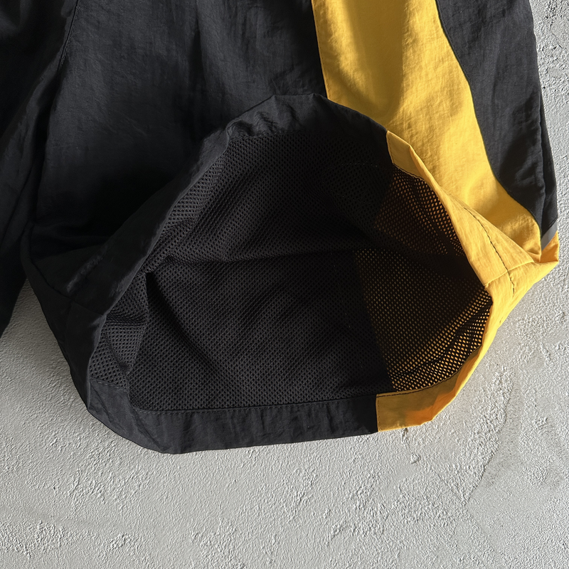 Shorts Corteiz Sun & Rain Preto/Amarelo