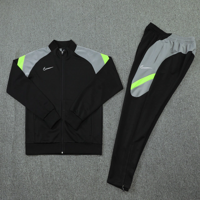 Conjunto Nike Sportswear Agasalho e Calça Preto e Verde