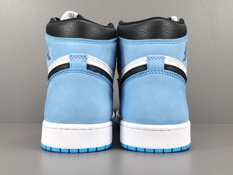 Air Jordan 1 UNC