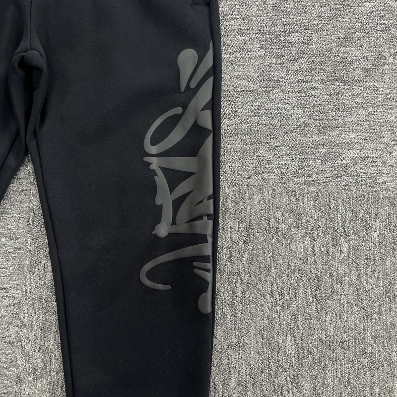 Conjunto Synaworld All black Logo