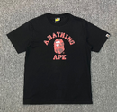 Camiseta Preta BAPE A Bathing Ape Camo Vermelho